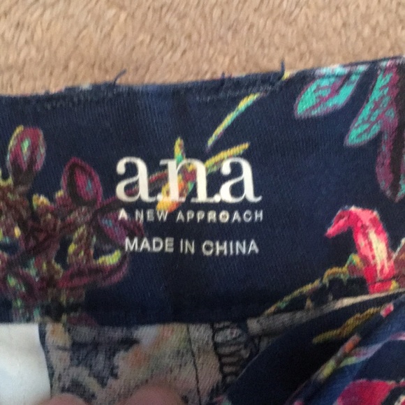 Flowered shorts - Picture 3 of 7